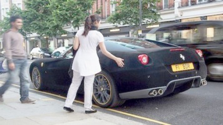 Ferrari de catifea, pentru 5.000 de euro